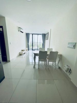 Rent the apartment for two bedrooms, two toilets for 11 million in Chung cư Goldora Plaza.