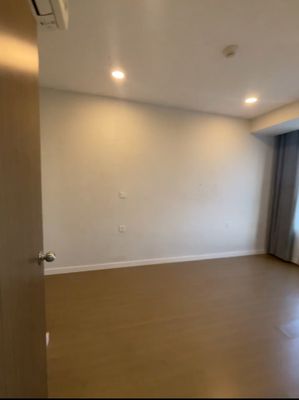 River Panorama Z.5 meters 2 bedrooms. A bathroom, basic interior.