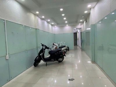 We're renting a three-inch district of 3 areas, 4 x 21 meters, 8 m below 2 floors, 45 million.