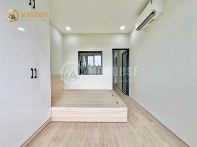 The apartment of a balcony bedroom is located near Phan Đăng Lưu.