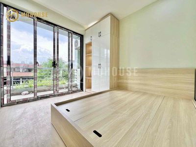 The apartment of a balcony bedroom is located near Phan Đăng Lưu.