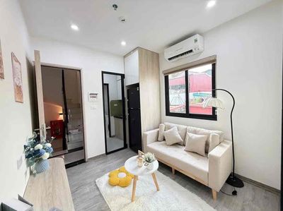 It's the owner who rents a room that's 45 meters wide.