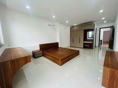 The Sư Vạn Hạnh-4x17-6 bedrooms is available.