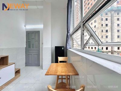 The Duprix's room is ready for air windows. The air conditioning is next to the Constitutional University, Hong Eagle University.