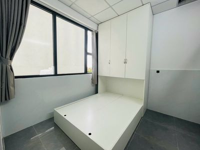 The studio is full of furniture at a treatment stop - elevator