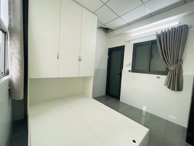The studio is full of furniture at a treatment stop - elevator