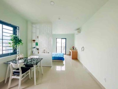 The Room of Room Full Seven, Tân Sơn Esponsi