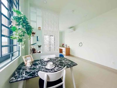 The Room of Room Full Seven, Tân Sơn Esponsi
