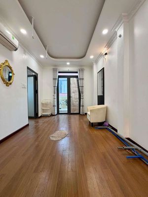 Rent a Tô Hiến Thành Tô Hiến Thành-U.S. car house. Ten, 60 meters, five floors, 30 million a month.