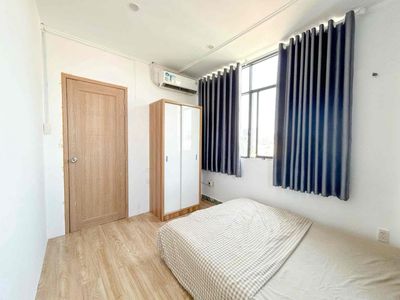 The 2nd apartment. 1 .60m2 aired bathroom.