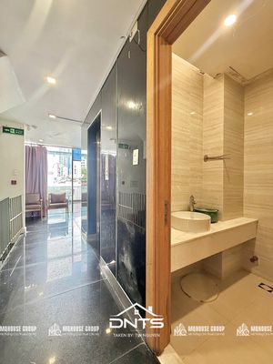 The first bedroom is 55 meters. The private washing machine balcony elevator Metro Ben City.