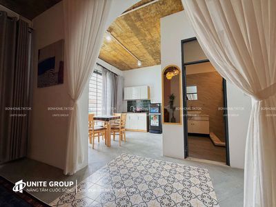 Opening the balcony - 50 m - near tsn Airport • Royalty