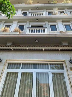 The 1/ house is right next to Phạm Văn Chiêu, right across from 5.5.
