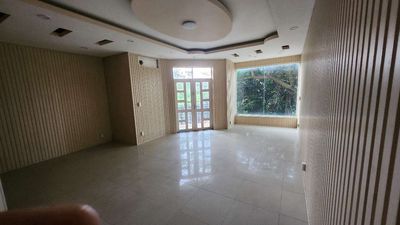 Room 50 meters, time of free time, raised pet.