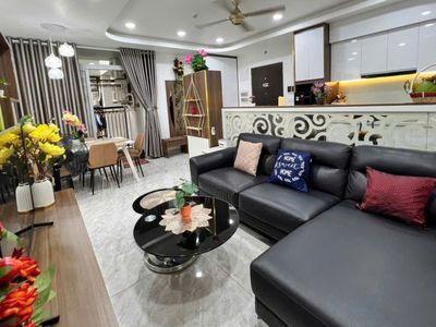 Rent a three-room apartment full-in-the-art furniture just to carry a suitcase in Paris An Khánh.
