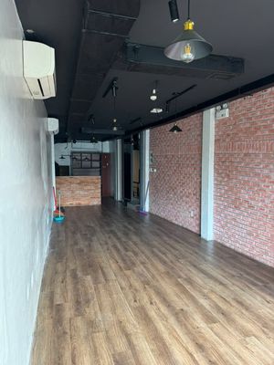 Renting cash houses 98 L Lê Lai, District 1 area 4 x 12 meters above 2 floors for 35 million