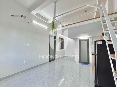 Large guard room, large window close to District 2.