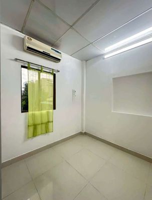 60 meters. Three bedrooms. Two toilets. Only six million. Right here in District 3.