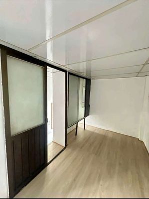 60 meters. Three bedrooms. Two toilets. Only six million. Right here in District 3.