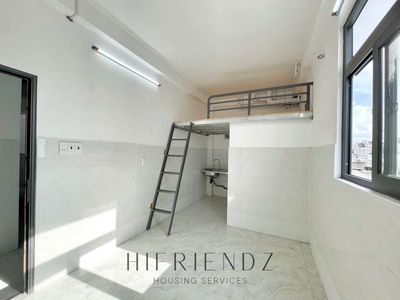 TERNING sky windows are super open - in the shower - 3 PORTH - Ready elevators