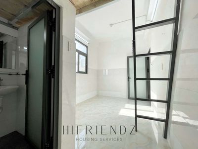 TERNING sky windows are super open - in the shower - 3 PORTH - Ready elevators