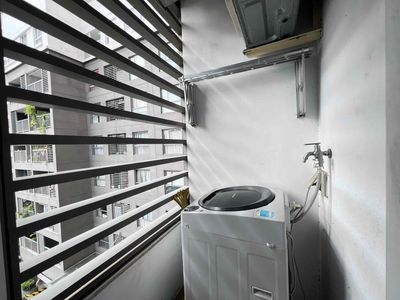 Let's rent the Orchard Garden senior building as studio - nov investment
