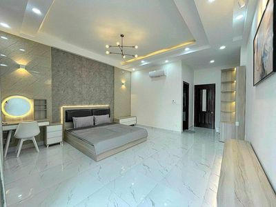 It's the owner who rents the corner two-thirty B Bàu Cát 1-714 Q.Tân Bình