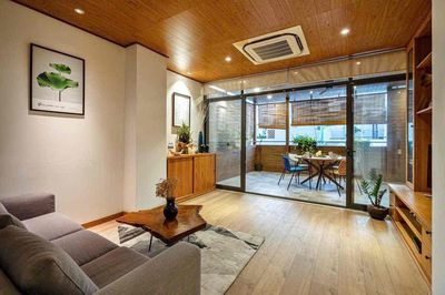 Renting apartments to the balcony -- the three-bar bridge, the television station.