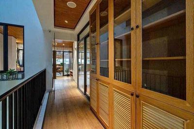 Renting apartments to the balcony -- the three-bar bridge, the television station.