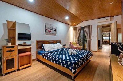 Renting apartments to the balcony -- the three-bar bridge, the television station.