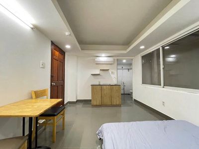 Pass the interior room: Cold machines, refrigerators, counters, hot water.