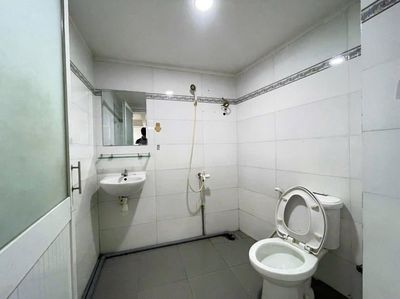 Pass the interior room: Cold machines, refrigerators, counters, hot water.