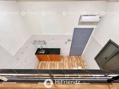 The service apartment is in the shower seat, the literary college, the general watchdog, bordering District 11