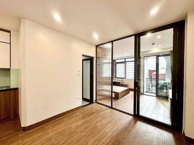 A super-stimed balcony window bedroom is 100 percent new interior.