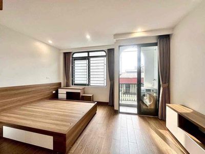 A super-stimed balcony window bedroom is 100 percent new interior.