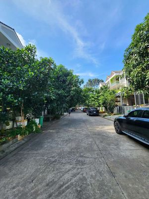 The villa in jamona is isolated near the cool river.