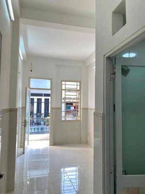 Nice place. Two floors. Nguyễn Cảnh Chân.