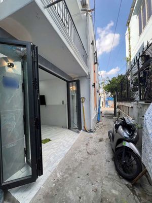 Rent a Lê Lai.