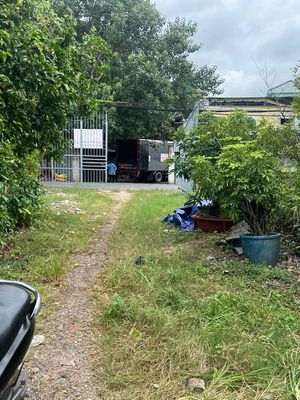 Ten million-foot warehouses with a front garden.