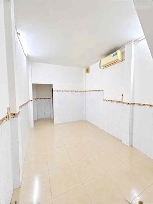 Rent the alleys, one ground, one floor, three bedrooms, two toilets, air conditioning, room.