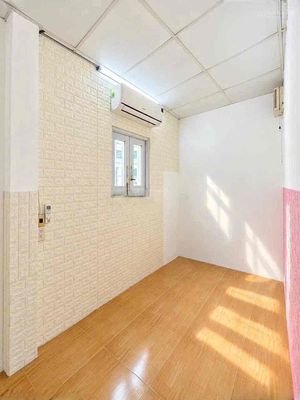 Rent the alleys, one ground, one floor, three bedrooms, two toilets, air conditioning, room.
