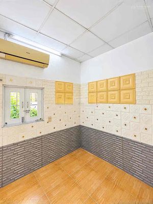 Rent the alleys, one ground, one floor, three bedrooms, two toilets, air conditioning, room.