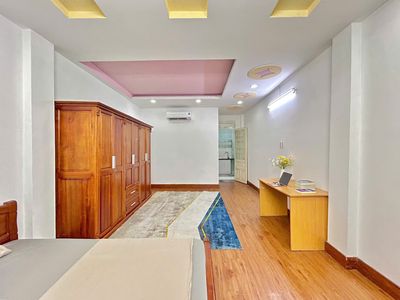 Two rooms left. Phan Văn Hớn, clear and clear.