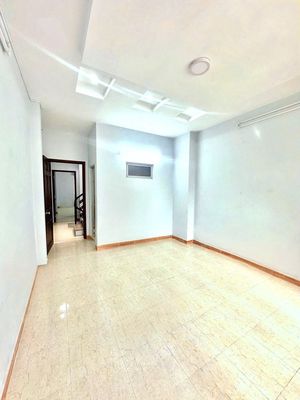 To rent Lê Văn Sỹ - 4 x 20 meters - 2 upstairs - 4 bedroom - 25 million has car yard