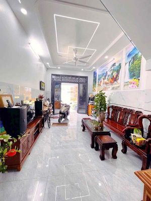 Fourth floor four bedroom 5 roof toilet full interior alley truck turning head