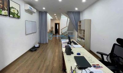 Hothouse 4 rooms • Automotive parking lot in ENCOM Home + office