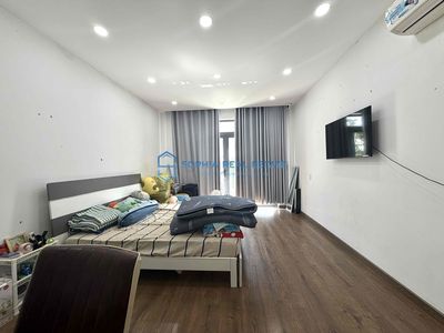 Hothouse 4 rooms • Automotive parking lot in ENCOM Home + office