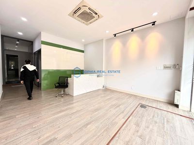 6th Street supermensive rooms fit the studio • Livestream • the D- office