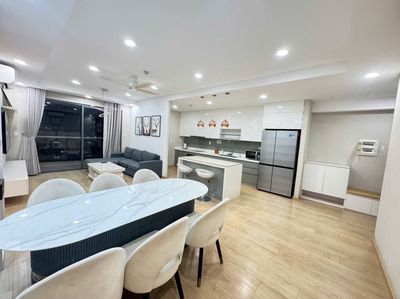 Rent five Gold Sears 3 bedrooms. Two toilets, 23-25 million a month.
