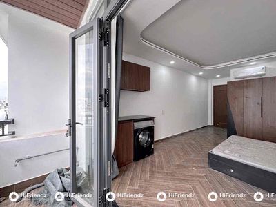 Open the apartment with a taste of luxur full of furniture near the shower